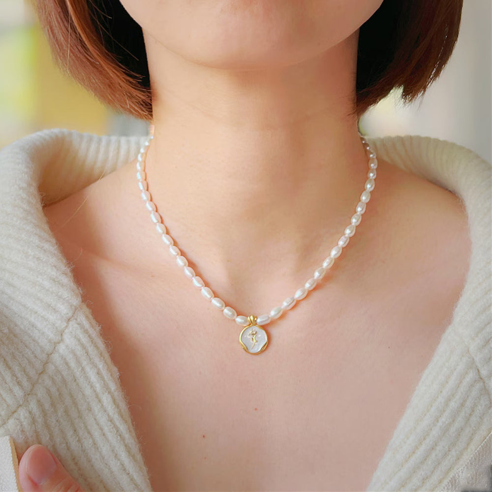Dollcini Pearl ékszerkészlet 4/8/10 mm - Rózsa/tulipán medál nyaklánc és gyöngy fülbevaló