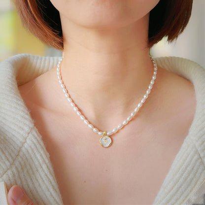 Dollcini Pearl ékszerkészlet 4/8/10 mm - Rózsa/tulipán medál nyaklánc és gyöngy fülbevaló