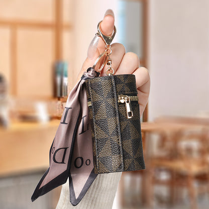 Dollcini, Kockás Táskadísz Charm – Retró Stílusú PVC Kiegészítő