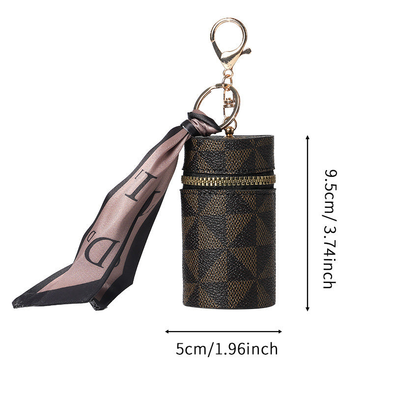Dollcini, Kockás Táskadísz Charm – Retró Stílusú PVC Kiegészítő